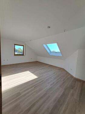 Foto - Dachgeschosswohnung links zu vermieten