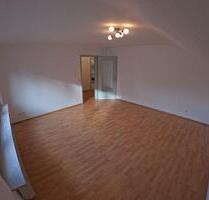 Provisionsfrei: Renovierte 2-Zi Dachgeschosswohnung - Freiberg am Neckar