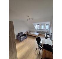 Helle 4-Zimmer-Dachgeschosswohnung – ideal für 3er Studenten-WG - Osnabrück Nahne