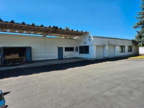 Foto - Lagerhalle zu vermieten + Außenbereich und Laderampen