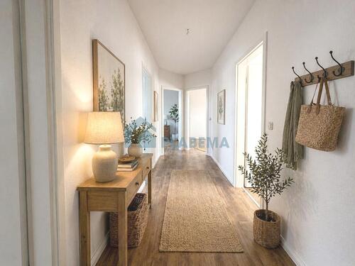 Foto - 4-Zimmer-Altstadtwohnung mit Balkon und Einbauküche, Tageslichtbad mit Wanne und Dusche