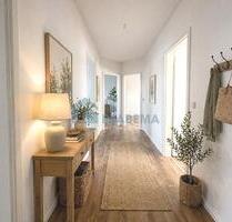 4-Zimmer-Altstadtwohnung mit Balkon und Einbauküche, Tageslichtbad mit Wanne und Dusche - Parchim