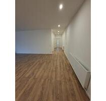 Erdgeschosswohnung mit Gäste-WC, Garten und neuem Mikrozement Bad - Jülich