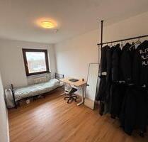 Zimmer in 4er WG ab 01.04 frei (Mühleim und Deutz strasse) - Köln Mülheim