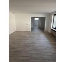 Helle 2-Zimmer-Wohnung, 75 m², kernsaniert, mit Terrasse und Garage - Kuhardt