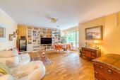 Foto - Stunning 2-Bedroom Flat with Lake View + Pool + Gästewohnung