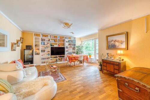 Foto - Stunning 2-Bedroom Flat with Lake View + Pool + Gästewohnung