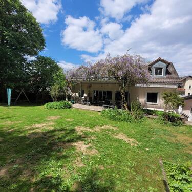 Foto - 2-Fam.-Haus mit schönem Garten direkt am Waldrand
