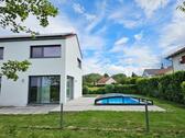 Foto - Exklusives Einfamilienhaus mit Pool und PV-Anlage in ruhiger Lage