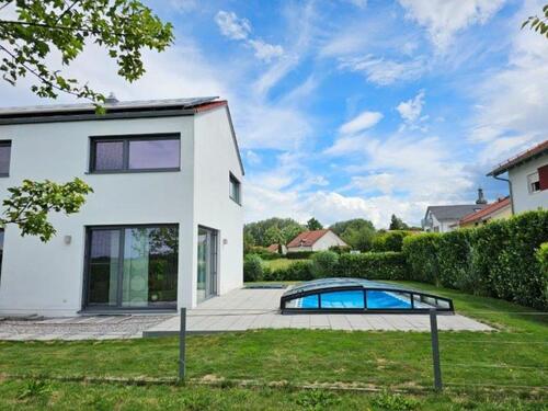 Foto - Exklusives Einfamilienhaus mit Pool und PV-Anlage in ruhiger Lage