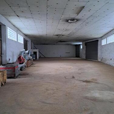 Foto - Lagerhalle oder Stellplätze - 3,00&nbsp;EUR Miete,