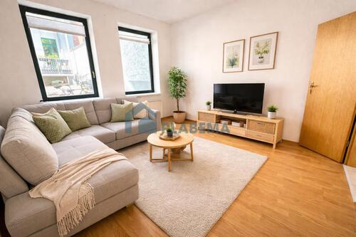 Foto - Modernisierte 1-Zimmer-Wohnung mit neuer Einbauküche und gemeinschaftlich nutzbarem Hinterhof