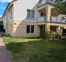 PROVISIONSFREI & BEZUGSFREI: 2-Zi.-Wohnung, Terrasse & Stellplatz - Kleinmachnow
