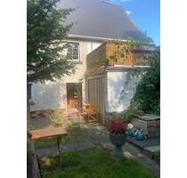 Einfamilienhaus mit Balkon, 2 Garagen - Drebach