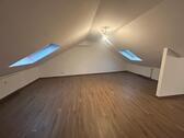 Foto - 2 ZKB Dachgeschosswohnung komplett renoviert.