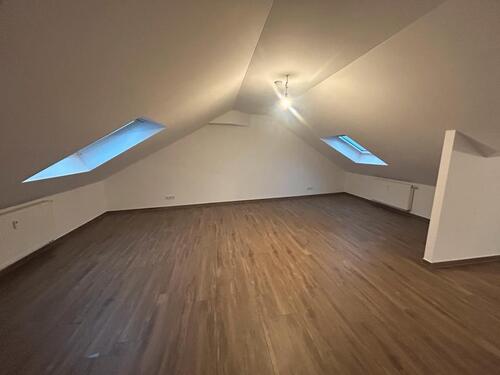 Foto - 2 ZKB Dachgeschosswohnung komplett renoviert.