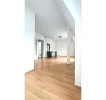 außergewöhnliche Wohnung im Maisonette-Stil mit Kamin & 2 Bädern - Augsburg Oberhausen