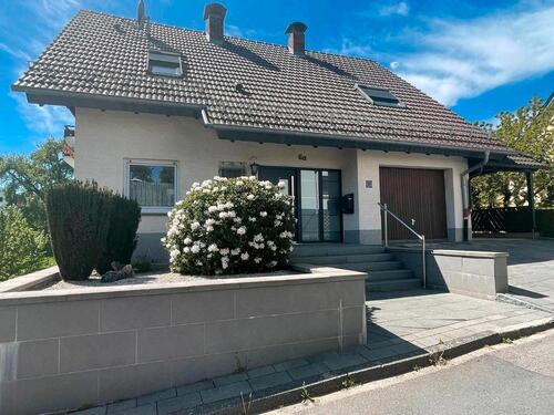 Foto - Freistehendes Einfamilienhauses mit Einliegerwohnung.