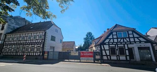 Foto - Grundstück mit Wohnhäusern, Garagen, Werkstatt und Nebengebäuden