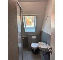 Moderne 3ZKB Wohnung im Dachgeschoss mit mod. Duschbad** - Bad Salzdetfurth
