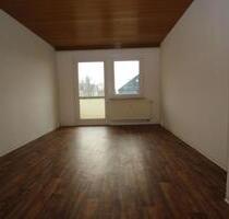 - Stabile und CO² neutrale Heizkosten! Renovierte 3-Zimmer-Wohnung mit Balkon zu vermiten - - Pöhl
