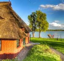 Last Minute Angebot: Strandhaus, wundervolles Ferienhaus direkt am See, nahe Ostsee, 6 Personen, mit Boot & Kanu, Mecklenburg, nahe Schwerin Wismar Poel Boltenhagen