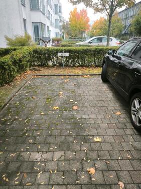 Foto - Parkplatz zu vermieten - 80,00 EUR Miete,