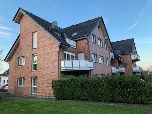 Foto - Helle 3-Zimmer-Dachgeschosswohnung mit Stellplatz - ab 01.02.2026