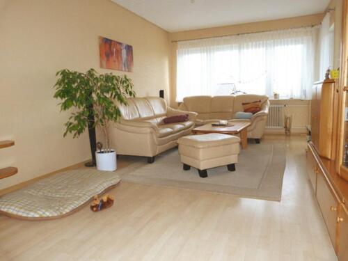 Foto - Großzügiges Reihenmittelhaus mit Balkon, Terrasse und Garten in Neckarwestheim!