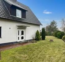 Auch für zwei Generationen! Haus mit Garten,Garage&Partyraum - Halle