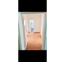 Sanierte 3Z, 74 qm Wohnung, mit Balkon, Badewanne und Blicklage - Altena