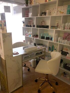 Foto - Kosmetikstudio, exklusiv Teilvermietung, NageldesignerinDesigner