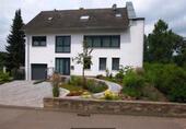 Foto - freistehendes Einfamilienhaus am Ende einer Sackgasse