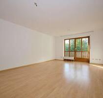 2-Zimmer-Wohnung in ruhiger Lage von Straubing – mit Balkon, Loggia und Tiefgaragenstellplatz