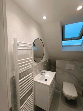 Foto - Kernsanierte Dachgeschoss Wohnung 2,5 Zimmer zu vermieten !!!!!