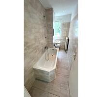 Hochparterre - niedliche 2-Zimmer-Whg., Zweitbezug nach Komplettsanierung - Crimmitschau