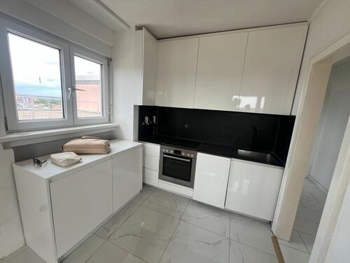 Foto - Moderne 2-Zimmer-Wohnung mit Frankfurt-Blick & Balkon