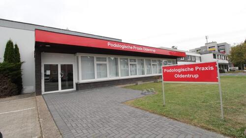 Foto - Zur Vermietung steht eine großzügige und frisch renovierte Praxisfläche in Bielefeld. Die Räumlichkeiten befinden sich im Erdgeschoss und umfassen ca. 240 m². Mit ihrem durchdachten Grundriss und...