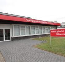 Zur Vermietung steht eine großzügige und frisch renovierte Praxisfläche in Bielefeld. Die Räumlichkeiten befinden sich im Erdgeschoss und umfassen ca. 240 m². Mit ihrem durchdachten Grundriss und...