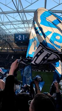 Foto - Parkplatz o. Garage Nähe der Arena