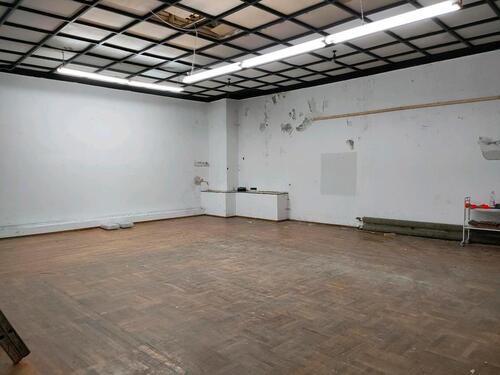 Foto - 180m² Lagerhalle Lager mit Büro Halle Atelier Werkstatt Raum