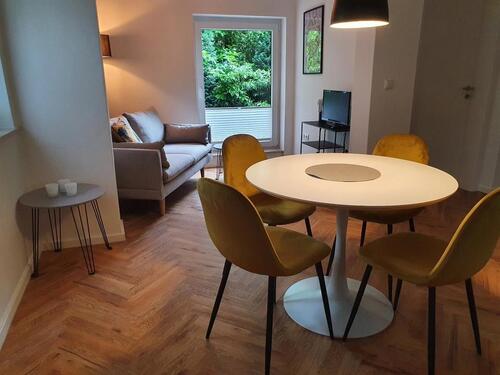 Foto - Schöne möblierte Wohnung mit 40 qm, großer Garten, eig. Terrasse