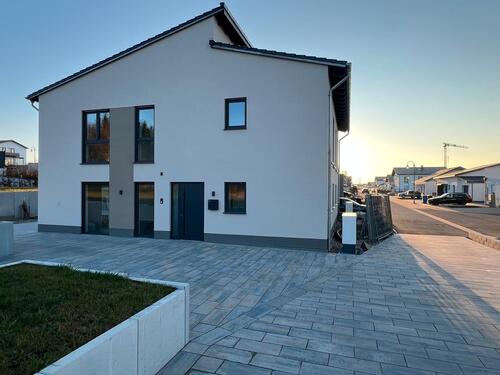 Foto - Erstbezug! Hochwertige Doppelhaushälfte mit Garten & Stellplatz