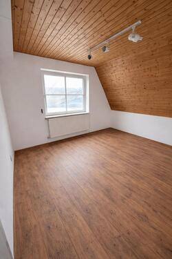 Foto - Moderne 3-Zimmer-Maisonettewohnung mit Dachschrägen – ca. 80 m²