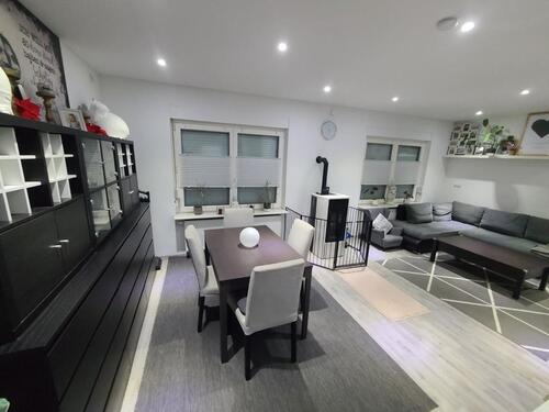 Foto - Kernsaniertes Einfamilienhaus in 26931 Elsfleth mit PV-Anlage,