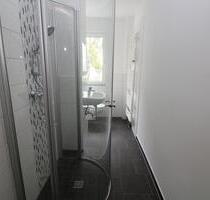 EG-Wohnung mit bodengleicher Dusche u. Balkon...da freuen sich nicht nur die Umzugshelfer! - Freiberg