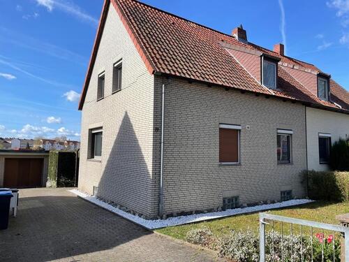 Foto - 4Z Haus mit Garten & Garage - 1.300,00&nbsp;EUR Kaltmiete, ca.&nbsp; 96,00&nbsp;m&sup2;