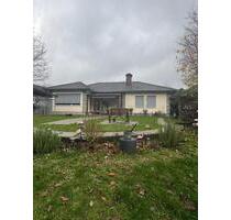 Charmanter Bungalow in Brake - 390.000,00 EUR Kaufpreis, ca.  132,00 m² in Bielefeld (PLZ: 33729) Heepen