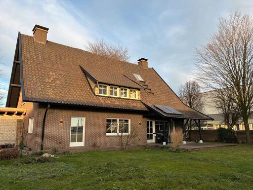 Foto - Kernsaniertes Einfamilienhaus auf großem Grundstück