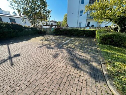 Foto - Parkplatz Nähe Bahnhof mit Videoüberwachung